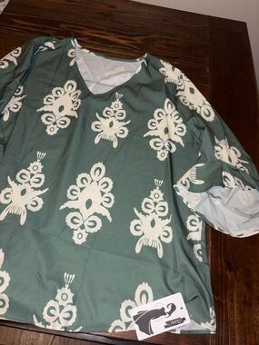 Women's Green and Cream Printed V-Neck Blouse